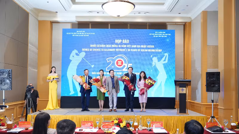 Ban tổ chức ra mắt trong họp báo về giải tại Hà Nội.