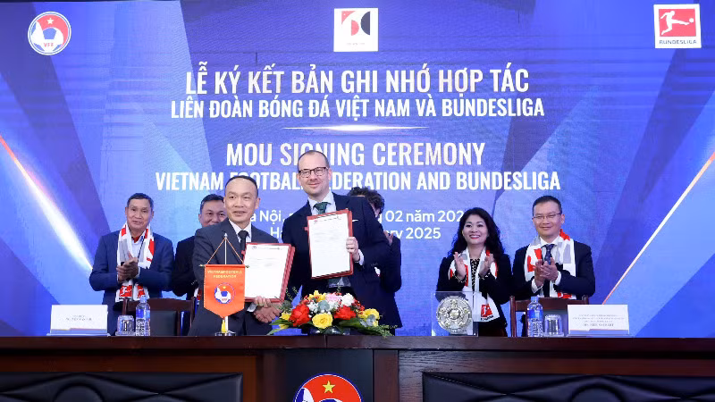 Lễ ký thỏa thuận hợp tác giữa VFF và Bundesliga tại Hà Nội.