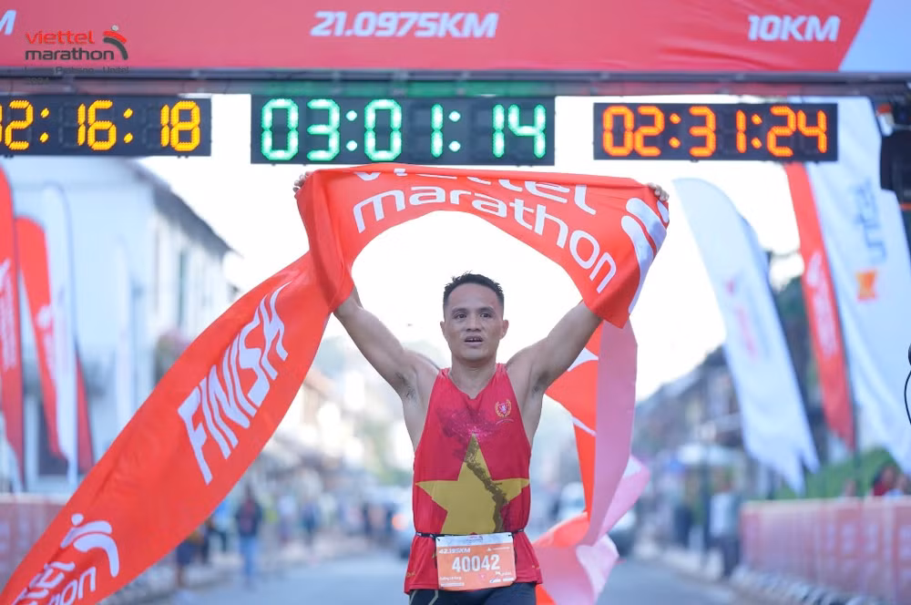 vận động viên Lê Hùng Cường vô địch Elite Full Marathon nam