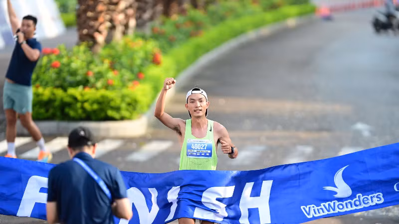 Hoàng Nguyên Thanh giành ngôi vô địch nam tại VTV Phú Quốc Marathon 2025. Hoàng Nguyên Thanh giành ngôi vô địch nam tại VTV Phú Quốc Marathon 2025.