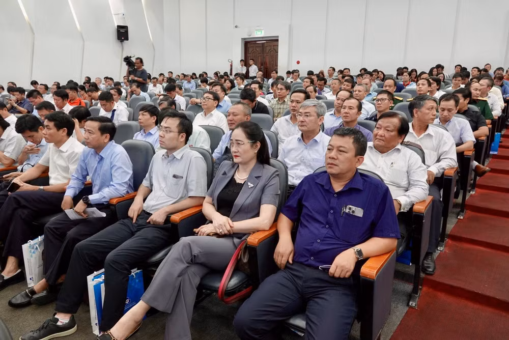 Đại biểu tham dự hội nghị.
