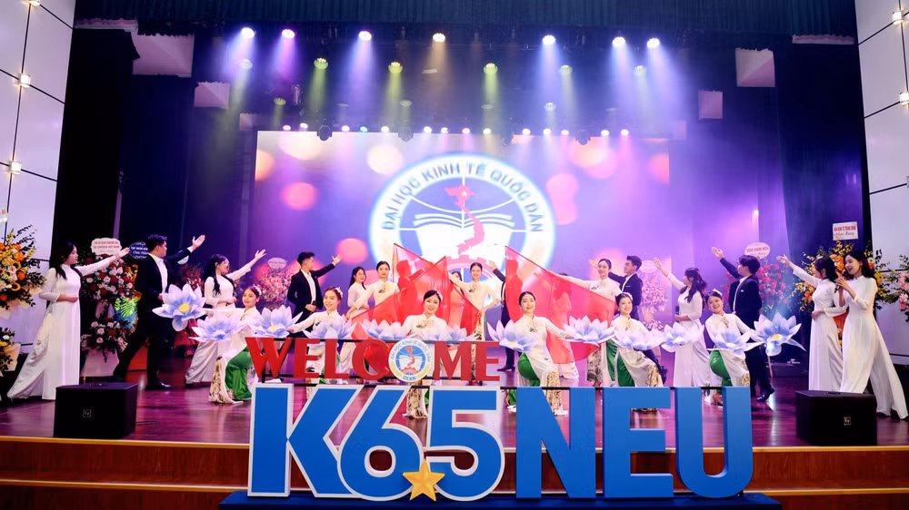 Trường đại học Kinh tế quốc dân khai giảng năm học mới