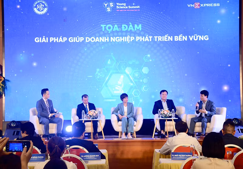 Các đại biểu tại phiên tọa đàm.