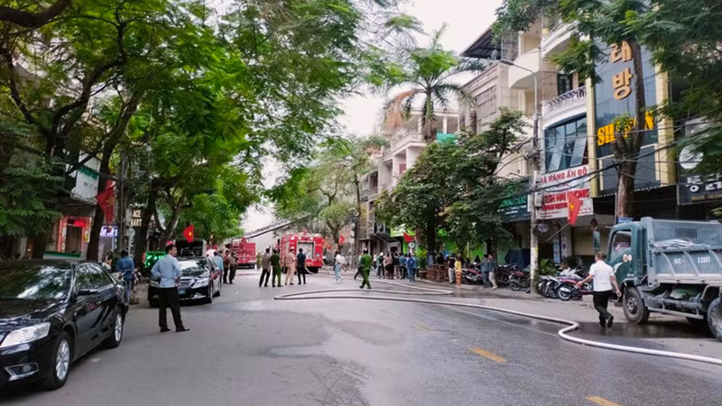 Vụ cháy xảy ra trên phố Văn Cao, Hải Phòng. 