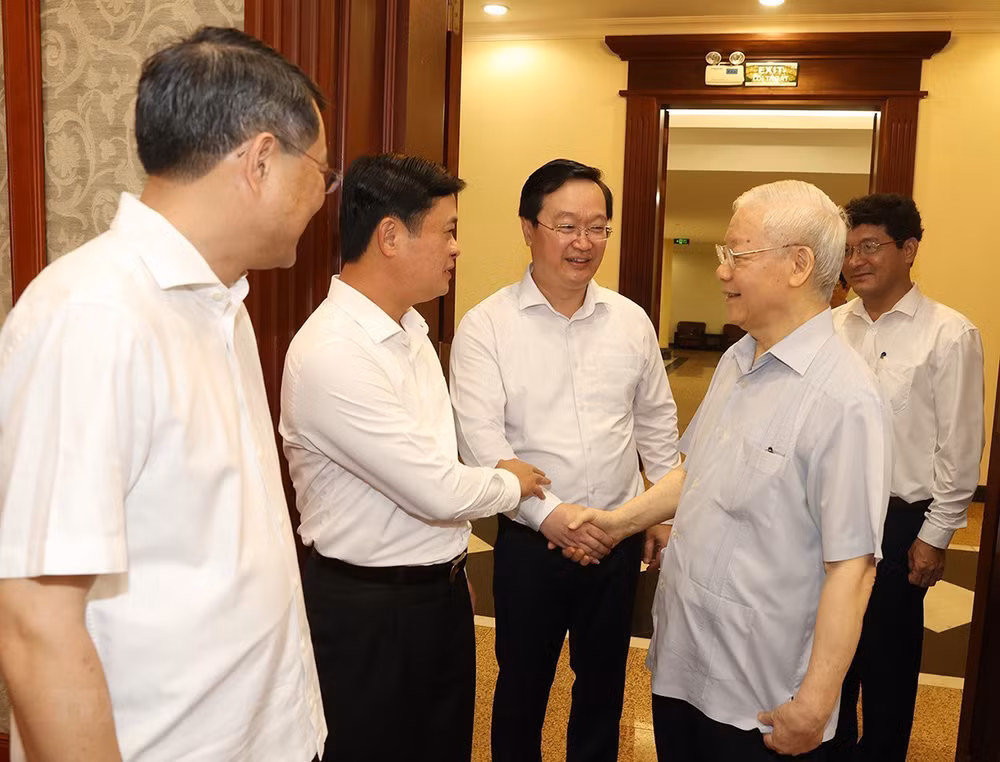 Tổng Bí thư Nguyễn Phú Trọng và các đại biểu dự cuộc họp.