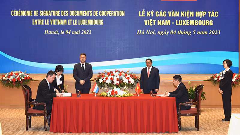 Lễ ký Thỏa thuận Đối tác chiến lược về tài chính xanh giữa Bộ Tài chính nước Cộng hòa xã hội chủ nghĩa Việt Nam và Bộ Tài chính Đại Công quốc Luxembourg. (Ảnh: TRẦN HẢI)