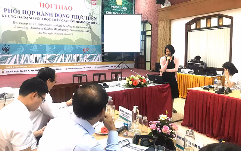 Đại biểu đóng góp ý kiến tại hội thảo.