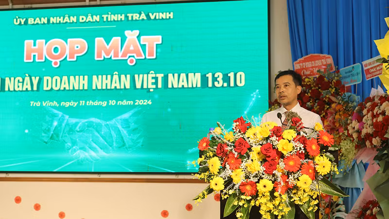 Đại diện doanh nghiệp chia sẻ kinh nghiệm trong việc đầu tư phát triển sản xuất, kinh doanh.