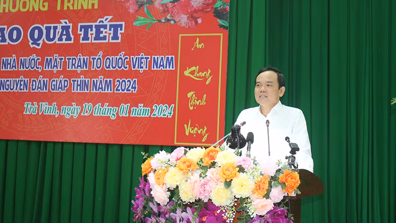 Phó Thủ tướng Chính phủ Trần Lưu Quang phát biểu tại lễ trao quà.