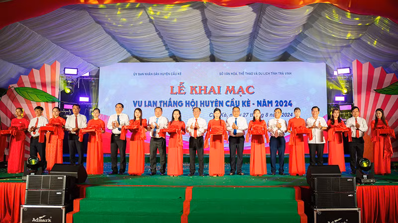 Nghi thức khai mạc lễ Vu lan Thắng hội tại huyện Cầu Kè.