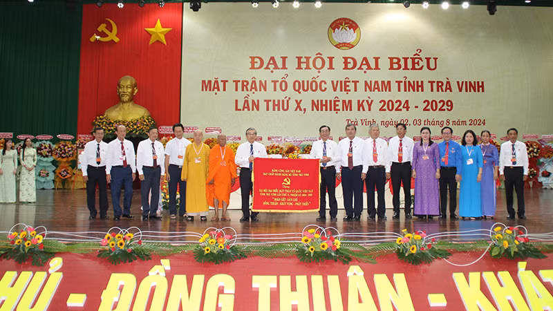 Chủ đề đại hội "Đoàn kết,dân chủ, đồng thuận, khát vọng, phát triển". Chủ đề đại hội "Đoàn kết,dân chủ, đồng thuận, khát vọng, phát triển".