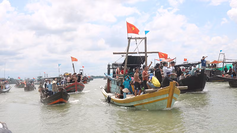 Trà Vinh có số lượng tàu cá đánh bắt xa bờ rất ít so với các tỉnh, thành phố ven biển.