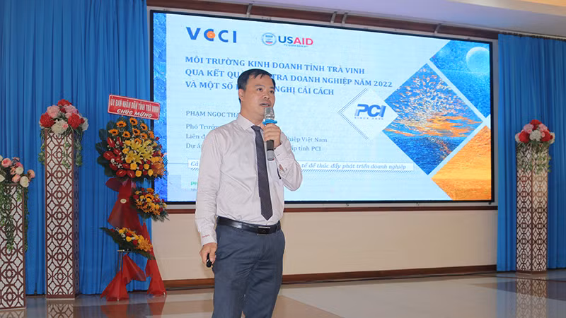 Phó trưởng Ban Pháp chế VCCI Phạm Ngọc Thạch phân tích, đánh giá các chỉ số PCI của tỉnh Trà Vinh.