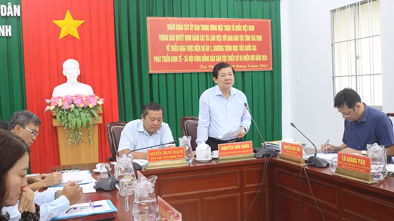 Phó Chủ tịch Ủy ban Trung ương Mặt trận Tổ quốc Việt Nam Nguyễn Hữu Dũng phát biểu tại buổi giám sát.