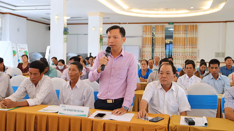 Đại diện Tổ khuyến nông cộng đồng xã Phước Hảo, huyện Châu Thành, tỉnh Trà Vinh, có ý kiến tại buổi tọa đàm.
