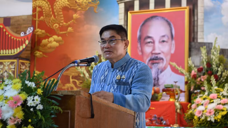 Phó tỉnh trưởng tỉnh Nakhon Phanom phát biểu tại lễ kỷ niệm. Phó tỉnh trưởng tỉnh Nakhon Phanom phát biểu tại lễ kỷ niệm.