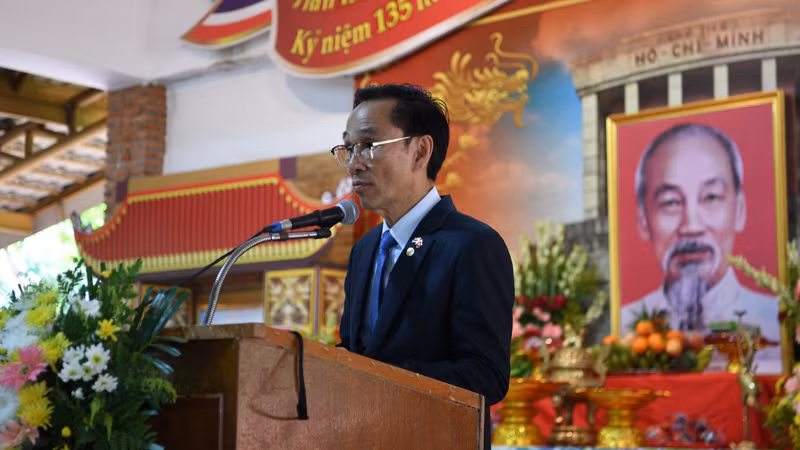 Ông Nguyễn Đình Vị, Chủ tịch Hội Thái Việt tỉnh Nakhon Phanom phát biểu tại lễ kỷ niệm. Ông Nguyễn Đình Vị, Chủ tịch Hội Thái Việt tỉnh Nakhon Phanom phát biểu tại lễ kỷ niệm.