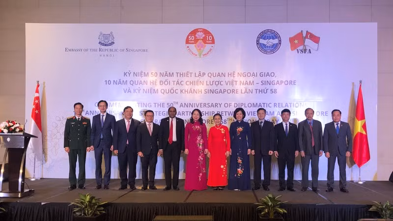Các đại biểu tham dự lễ kỷ niệm.