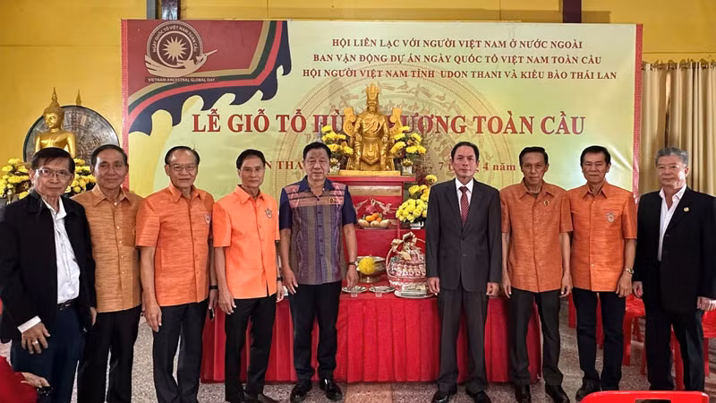 Các đại biểu tham dự Lễ Giỗ Tổ Hùng Vương ngày 6/4 tại Udon Thani. (Ảnh: CTV)
