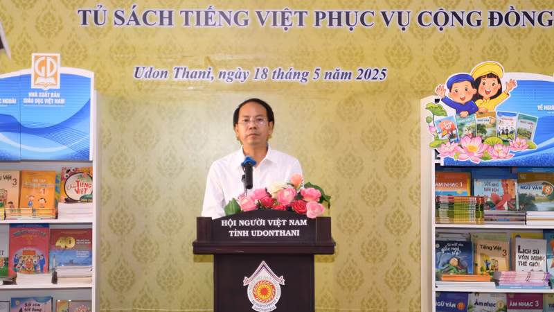 Phó Tổng Biên tập Nhà xuất bản Giáo dục Việt Nam phát biểu tại sự kiện. Phó Tổng Biên tập Nhà xuất bản Giáo dục Việt Nam phát biểu tại sự kiện.