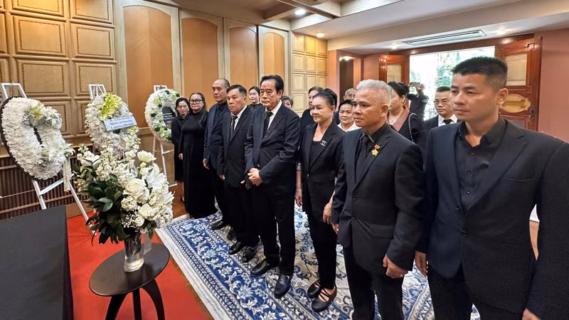 Đông đảo kiều bào tại Bangkok viếng nguyên Chủ tịch nước Trần Đức Lương. Đông đảo kiều bào tại Bangkok viếng nguyên Chủ tịch nước Trần Đức Lương.