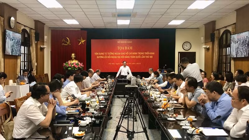 Bộ trưởng Ngoại giao Bùi Thanh Sơn phát biểu tại Tọa đàm.