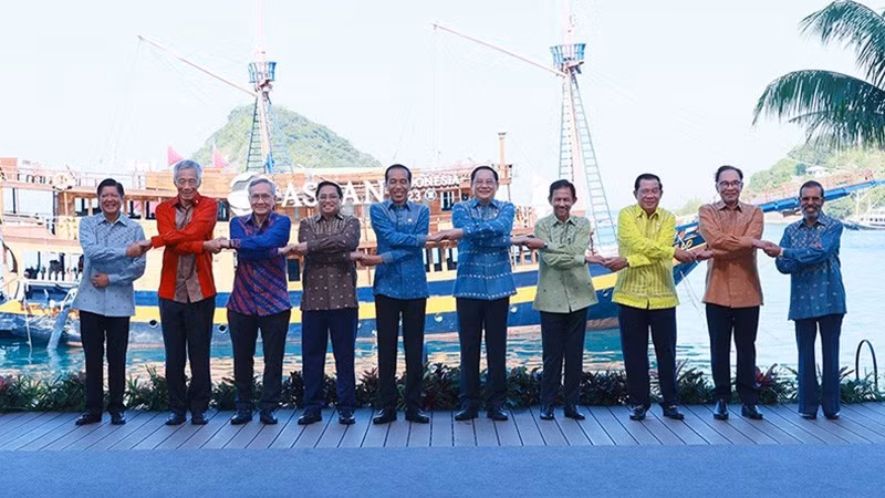 Các nhà Lãnh đạo ASEAN chụp ảnh lưu niệm tại Hội nghị cấp cao ASEAN lần thứ 42. (Ảnh: Dương Giang)