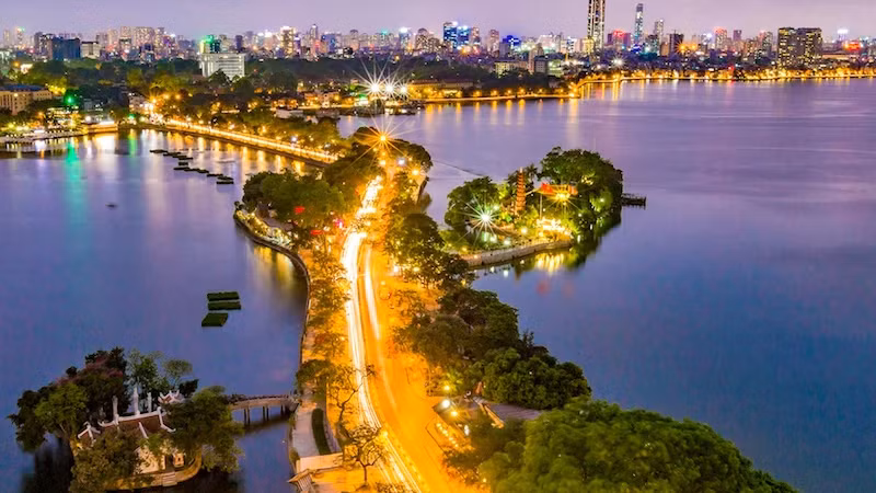 Hồ Tây sẽ bừng sáng, lung linh, rực rỡ trong đêm 18/1/2025 khi diễn ra chương trình Hòa nhạc ánh sáng-Chào năm mới 2025. Ảnh: Duy Linh