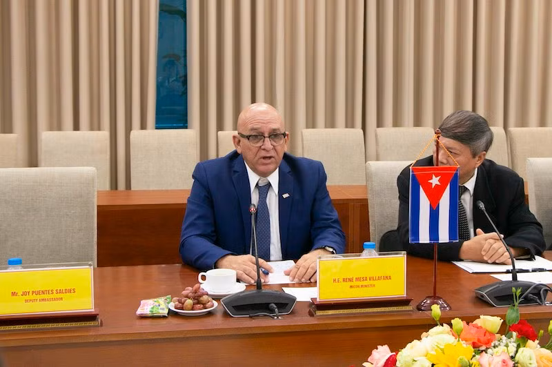 Bộ trưởng Xây dựng Cuba Rene Mesa Villafana phát biểu tại hội đàm.