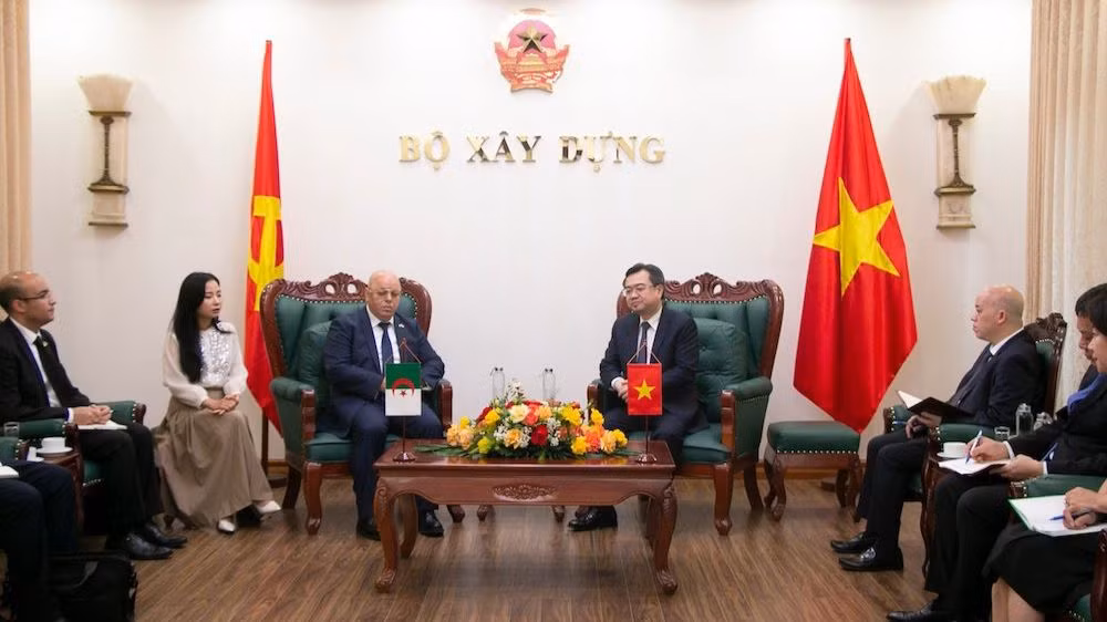 Bộ trưởng Xây dựng Nguyễn Thanh Nghị tiếp Bộ trưởng Cựu chiến binh và Người có công Algeria Laid Rebigua.