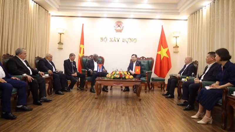 Bộ trưởng Xây dựng Nguyễn Thanh Nghị tiếp kiến đồng chí Esteban Lazo Hernandez, Ủy viên Bộ Chính trị, Chủ tịch Quốc hội Chính quyền nhân dân, Chủ tịch Hội đồng Nhà nước Cuba, ngày 25/7/2024.