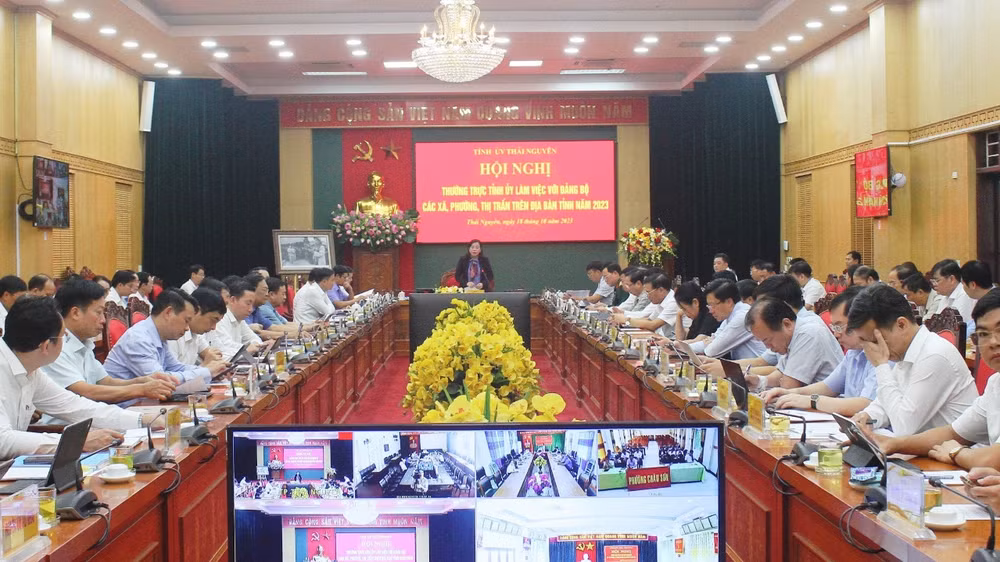 Thường trực Tỉnh ủy Thái Nguyên tổ chức hội nghị trực tuyến với cấp ủy tất cả các huyện, thành phố, xã, phường, thị trấn với sự tham dự của 2.500 đại biểu 