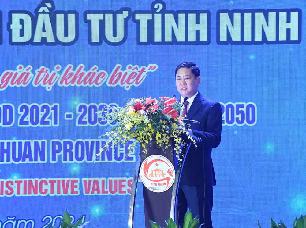 Chủ tịch Ủy ban nhân dân tỉnh Ninh Thuận Trần Quốc Nam phát biểu ý kiến tại Hội nghị.