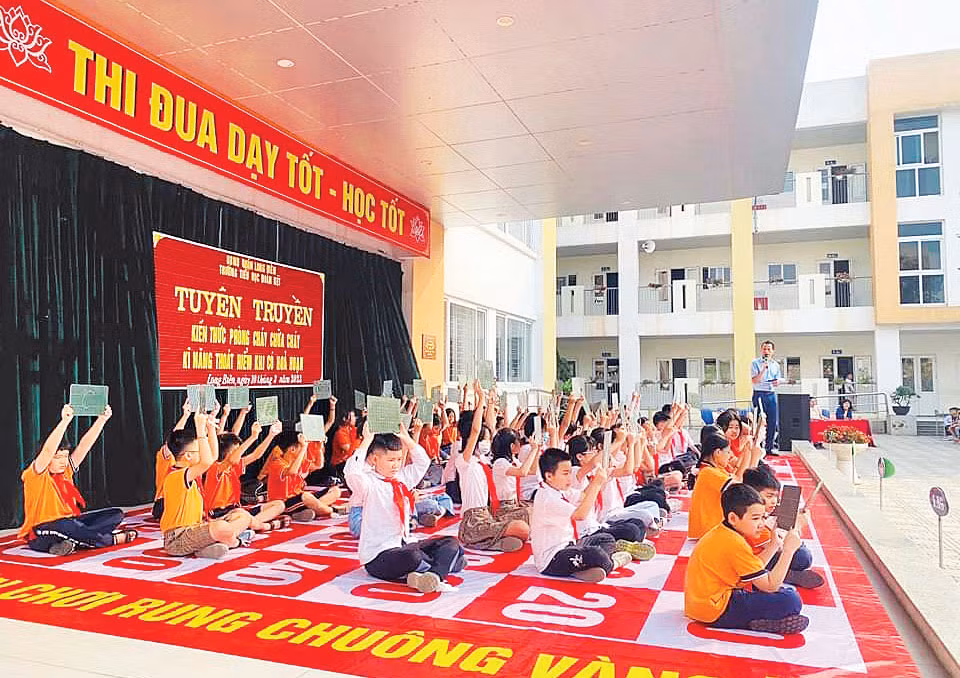 Trang bị kiến thức phòng cháy, chữa cháy, thoát hiểm cho học sinh