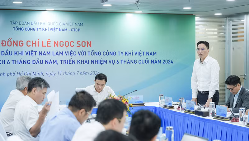 Chủ tịch Hội đồng Quản trị PV GAS Nguyễn Thanh Bình báo cáo tại buổi làm việc