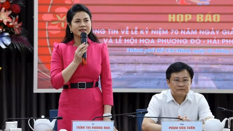 Bà Trần Thị Hoàng Mai, Giám đốc Sở Văn hóa, Thể thao và Du lịch thành phố Hải Phòng chia sẻ thông tin tại họp báo.