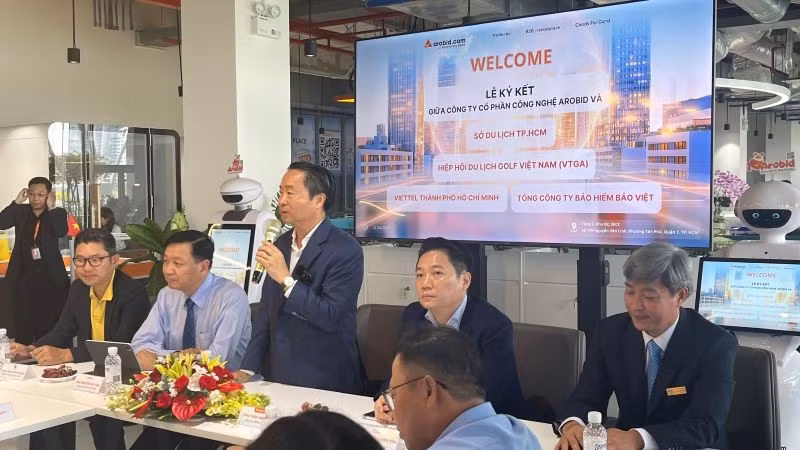 Ông Trần Văn Chín, Chủ tịch Hội đồng quản trị Công ty Cổ phần Công nghệ Arobid, phát biểu tại lễ ký kết hợp tác. Ông Trần Văn Chín, Chủ tịch Hội đồng quản trị Công ty Cổ phần Công nghệ Arobid, phát biểu tại lễ ký kết hợp tác.