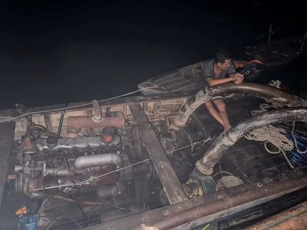 Phương tiện khai thác cát trái phép