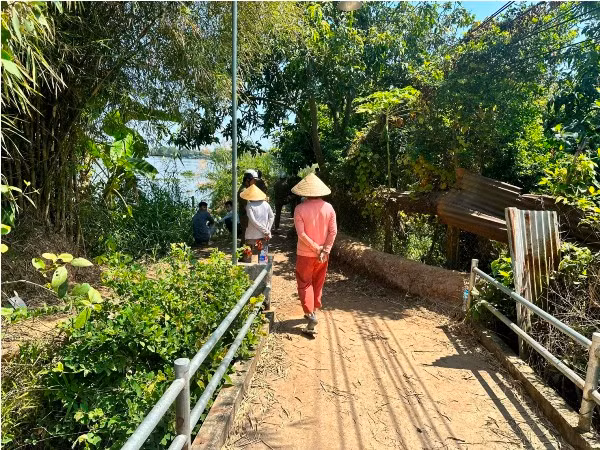 Khu vực đến hiện trường xảy ra sự cố đáng tiếc dẫn đến 2 người chết. Khu vực đến hiện trường xảy ra sự cố đáng tiếc dẫn đến 2 người chết.