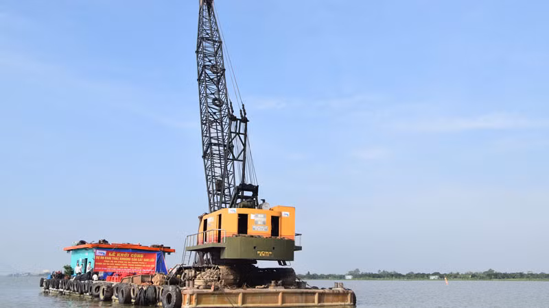 Khu vực mỏ cát được khai thác phục vụ dự án xây dựng công trình đường bộ cao tốc Cao Lãnh-An Hữu giai đoạn 1.