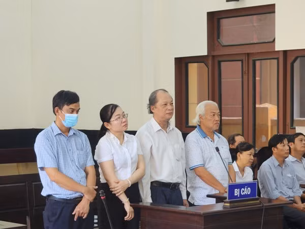 Các bị cáo tại phiên tòa.
