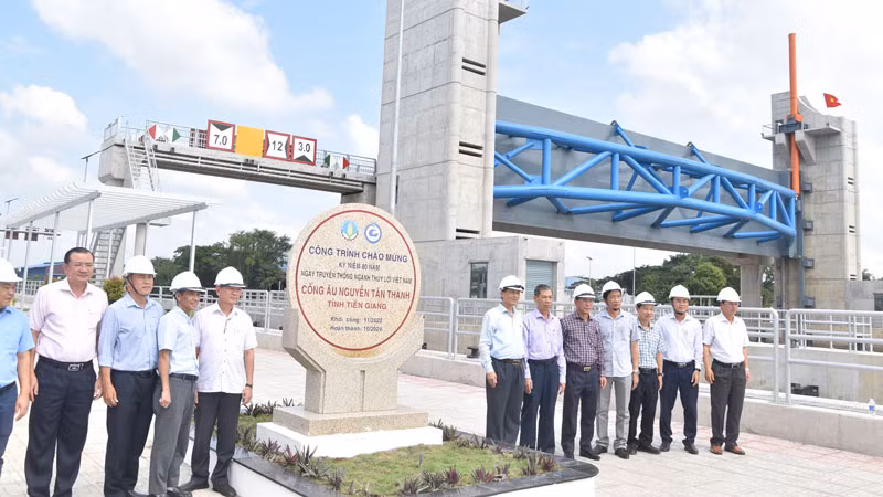 Bàn giao công trình cho tỉnh Tiền Giang quản lý và khai thác.