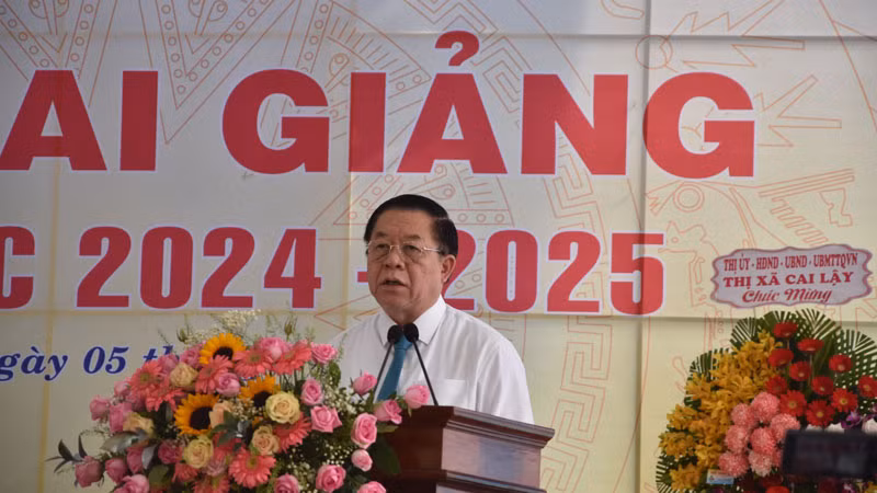 Trưởng Ban Tuyên giáo Trung ương phát biểu tại Lễ khai giảng. Trưởng Ban Tuyên giáo Trung ương phát biểu tại Lễ khai giảng.
