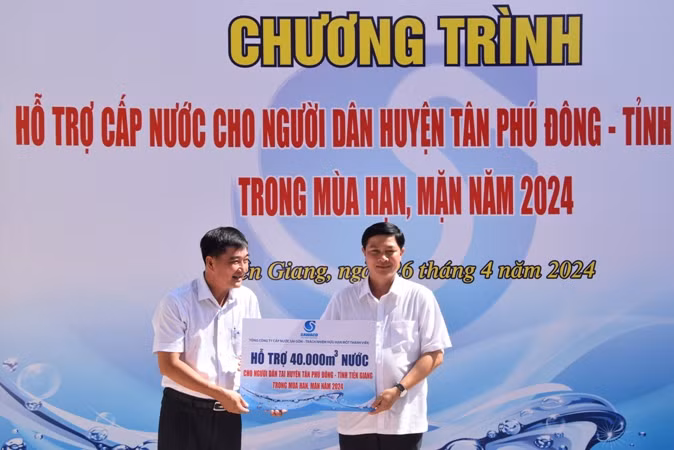 Sawaco hỗ trợ 40.000m3 nước cho bà con huyện Tân Phú Đông.