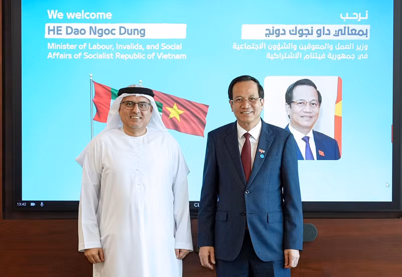 Bộ trưởng Đào Ngọc Dung và Bộ trưởng Nguồn nhân lực UAE Abdulrahman Abdulmannan Al-Awar. (Ảnh Molisa) Bộ trưởng Đào Ngọc Dung và Bộ trưởng Nguồn nhân lực UAE Abdulrahman Abdulmannan Al-Awar. (Ảnh Molisa)