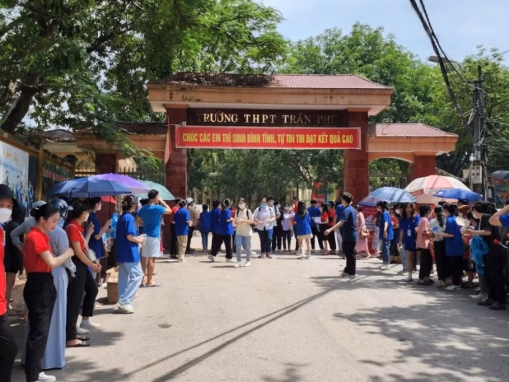 Cổng Trường Trung học phổ thông Trần Phú cũ. Cổng Trường Trung học phổ thông Trần Phú cũ.