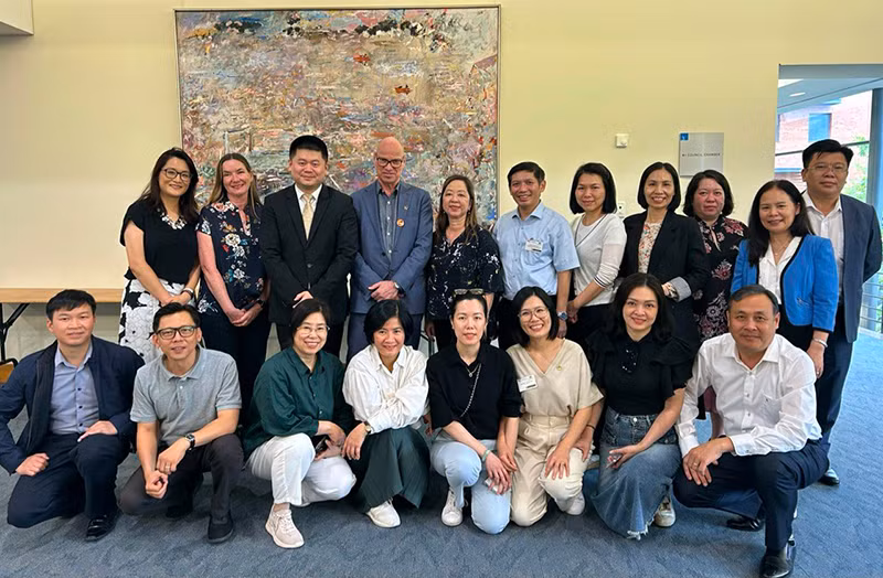 Các thành viên có cơ hội gặp GS, TS Jeremy Kilburn, Phó hiệu trưởng phụ trách học thuật Đại học Curtin, GS, TS Xiaotian Zhang, GS, TS Vanessa Chang, PGS, TS Amny Tian, và PGS, TS Jane Coffey, để trao đổi kinh nghiệm lãnh đạo. (Ảnh: Đại học Curtin)