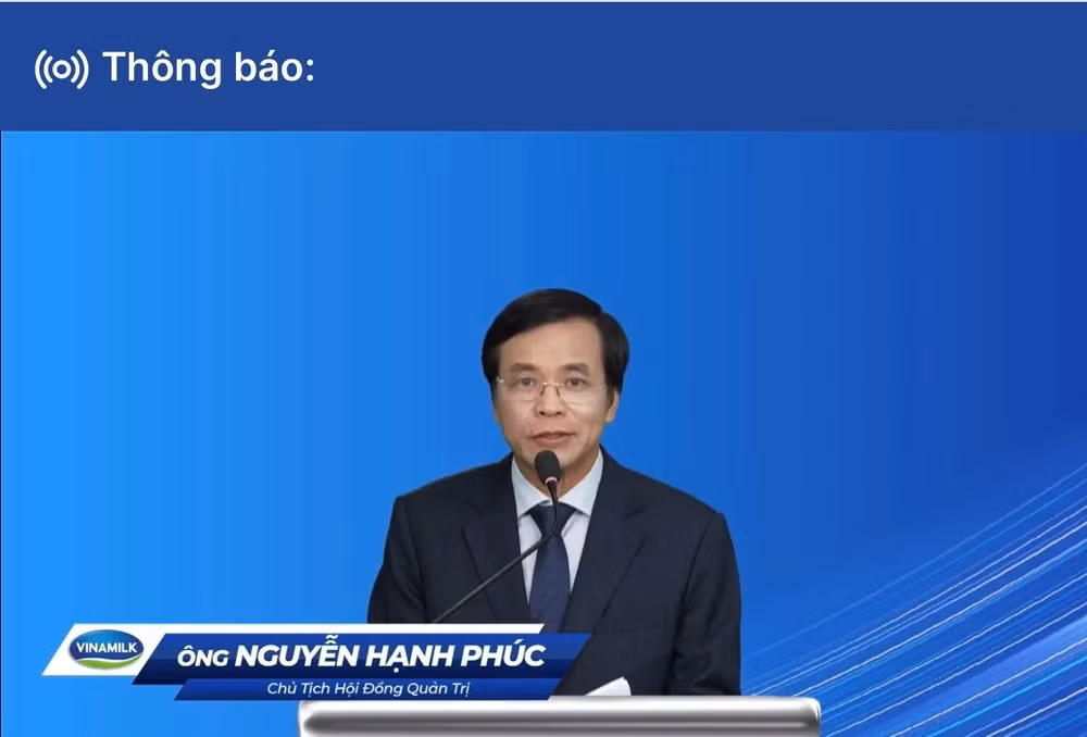 Ông Nguyễn Hạnh Phúc, Chủ tịch Hội đồng quản trị Vinamilk báo cáo các nội dung quản trị Công ty. Ông Nguyễn Hạnh Phúc, Chủ tịch Hội đồng quản trị Vinamilk báo cáo các nội dung quản trị Công ty.
