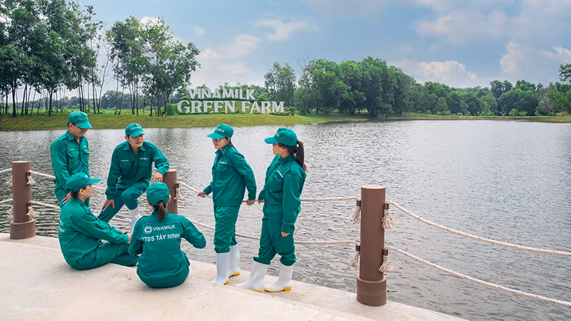 Vinamilk tập trung xây dựng văn hóa “Tôn trọng, cởi mở, hợp tác, kết nối, tôn trọng sự khác biệt và thúc đẩy sáng tạo”. Vinamilk tập trung xây dựng văn hóa “Tôn trọng, cởi mở, hợp tác, kết nối, tôn trọng sự khác biệt và thúc đẩy sáng tạo”.