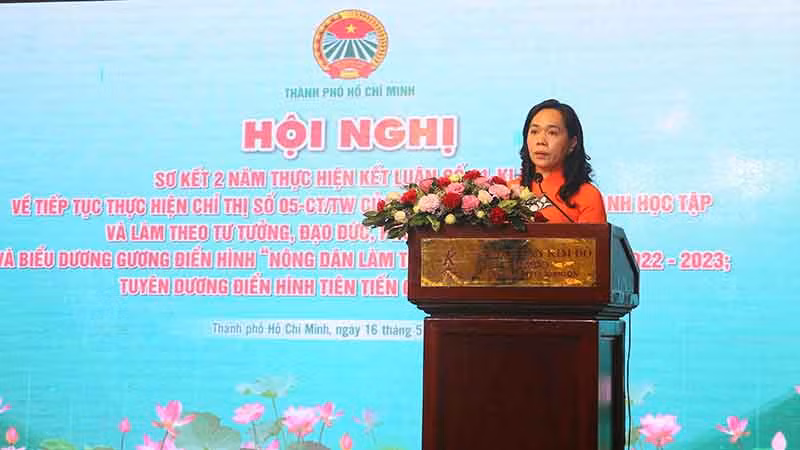 Bà Nguyễn Thanh Xuân, Thành ủy viên, Bí Thư Đảng đoàn, Chủ tịch Hội Nông dân Thành phố Hồ Chí Minh Phát biểu tại buổi lễ. Bà Nguyễn Thanh Xuân, Thành ủy viên, Bí Thư Đảng đoàn, Chủ tịch Hội Nông dân Thành phố Hồ Chí Minh Phát biểu tại buổi lễ.